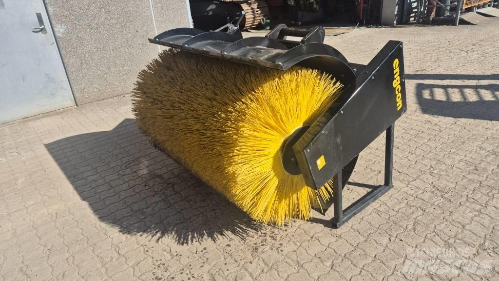 Engcon sweeper 掃倉機