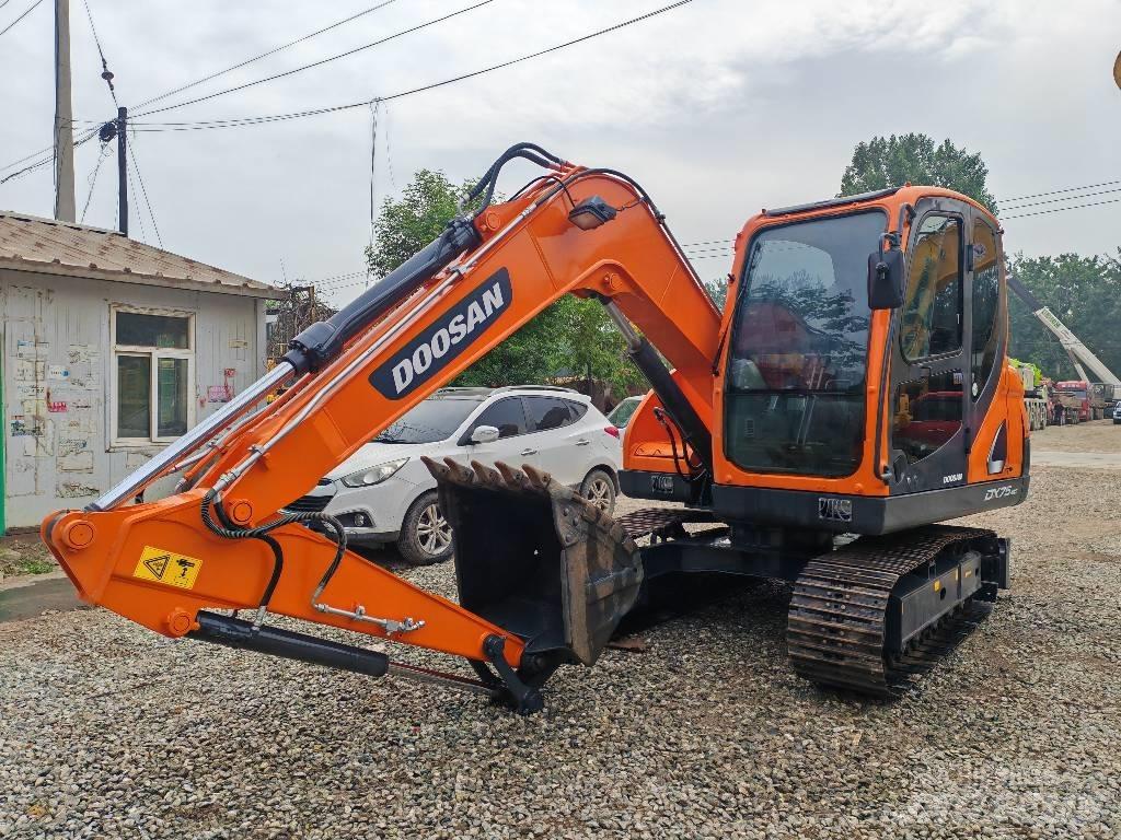 Doosan DX 75-9 C 小型挖土機/掘鑿機<7t(小型挖掘機)