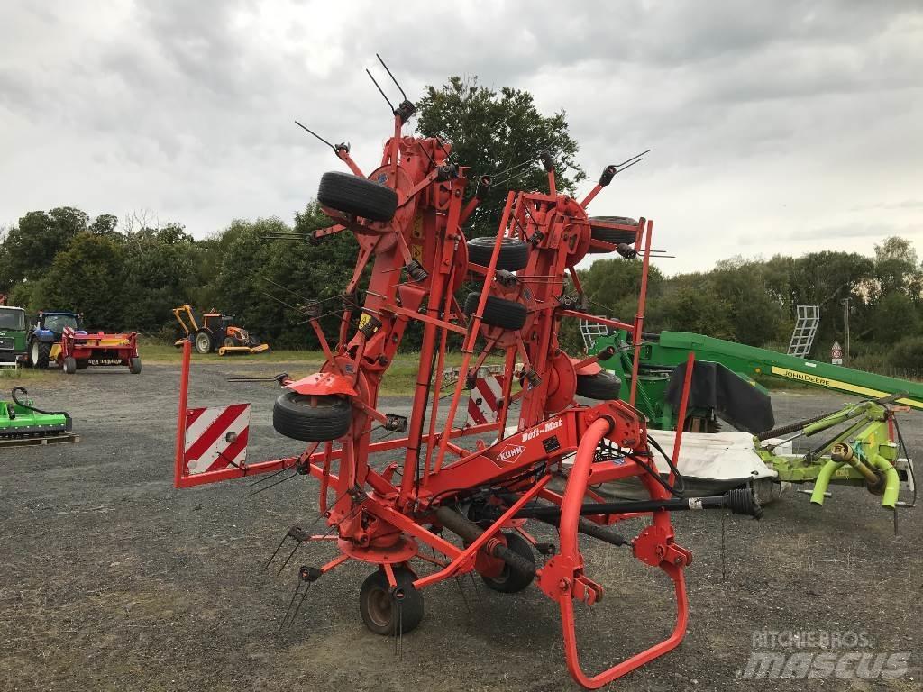 Kuhn GF 8702 耙與翻草機
