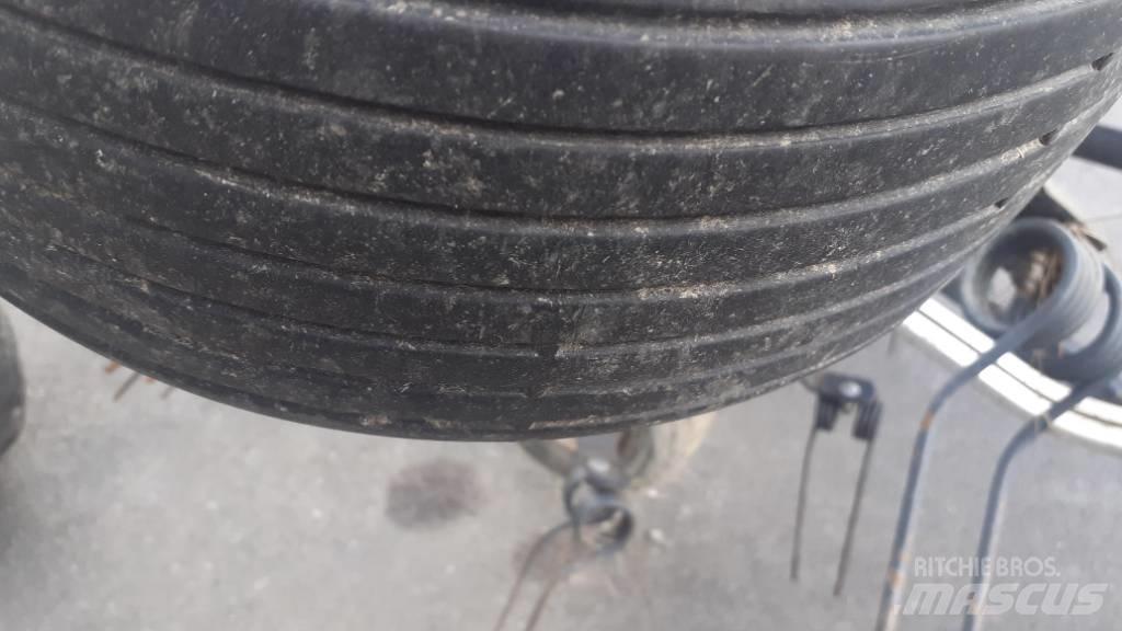 Vicon 1124C 耙與翻草機