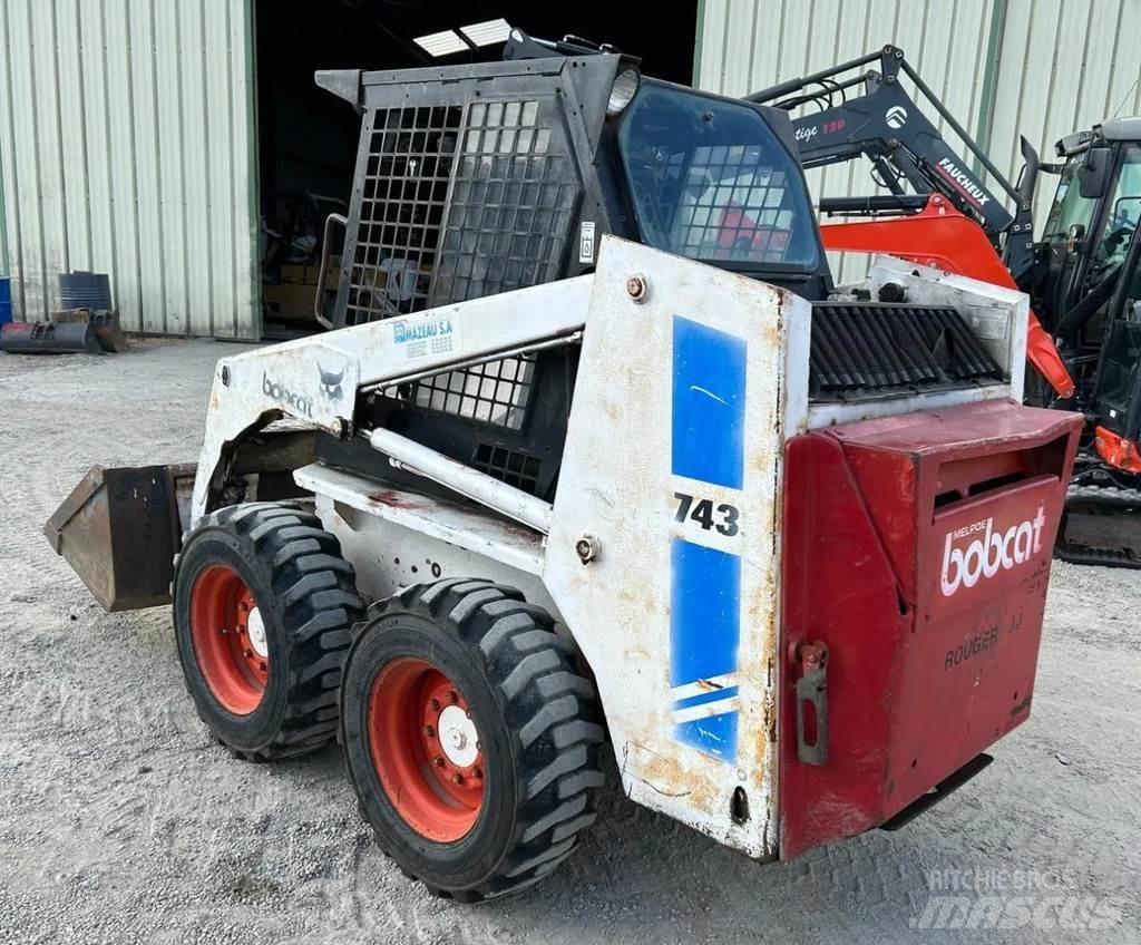 Bobcat 743 滑移轉向裝載機
