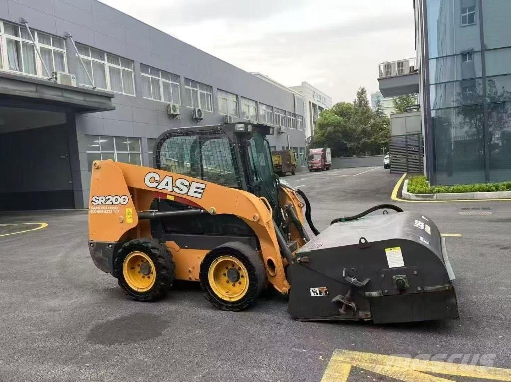 CASE SR 200 滑移轉向裝載機