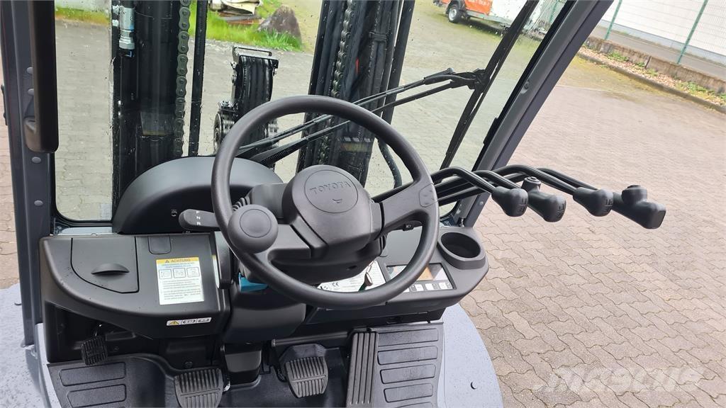 Toyota 02-8FGJF35 液化石油氣LPG卡車