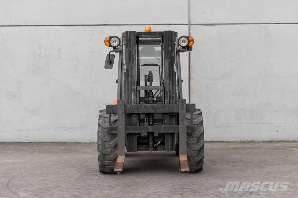 Ausa C 250 H X4 柴油卡車