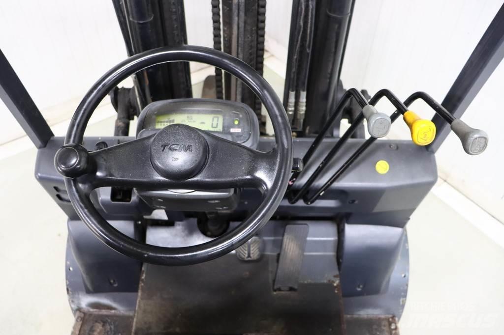 TCM FB30-7 電動堆高機