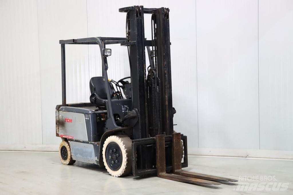 TCM FB30-7 電動堆高機