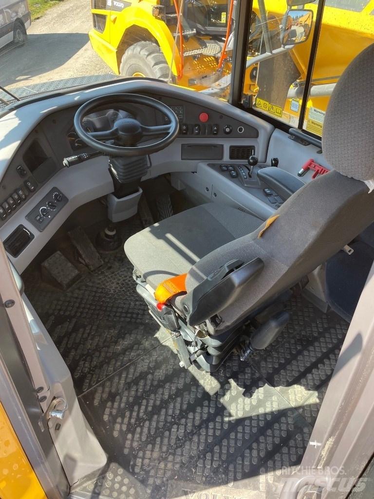 Volvo A30G 鉸接式起吊車