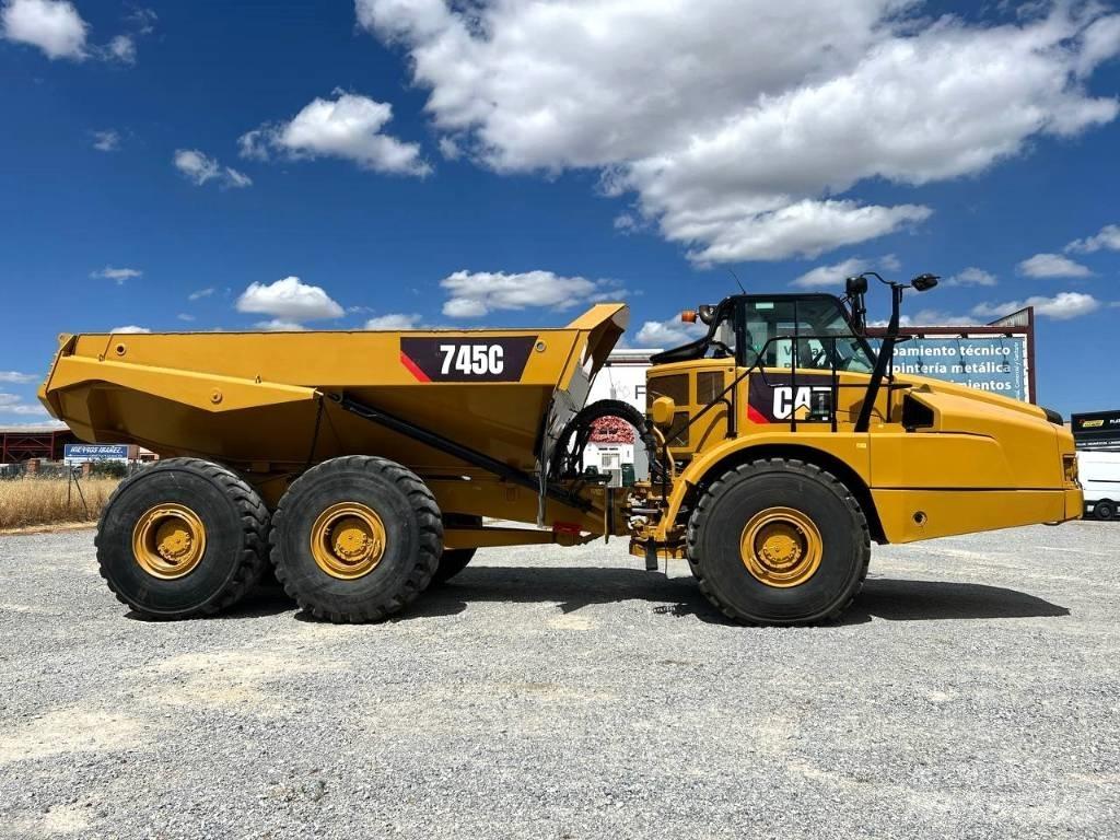 CAT 745 C 鉸接式起吊車