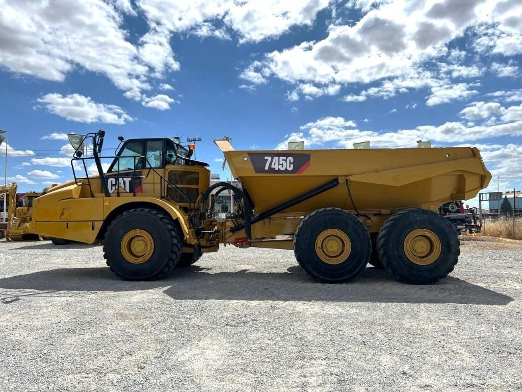 CAT 745 C 鉸接式起吊車