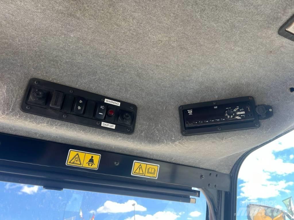 CAT 745 C 鉸接式起吊車
