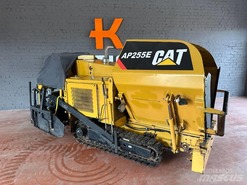 CAT AP 255 E 瀝青攤舖機/鋪路機