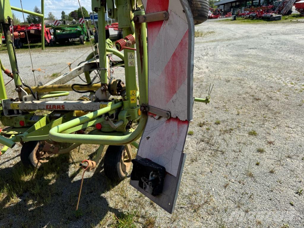 CLAAS VOLTO 670 耙與翻草機