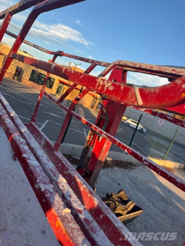 Haulotte Compact 8 剪式升降機