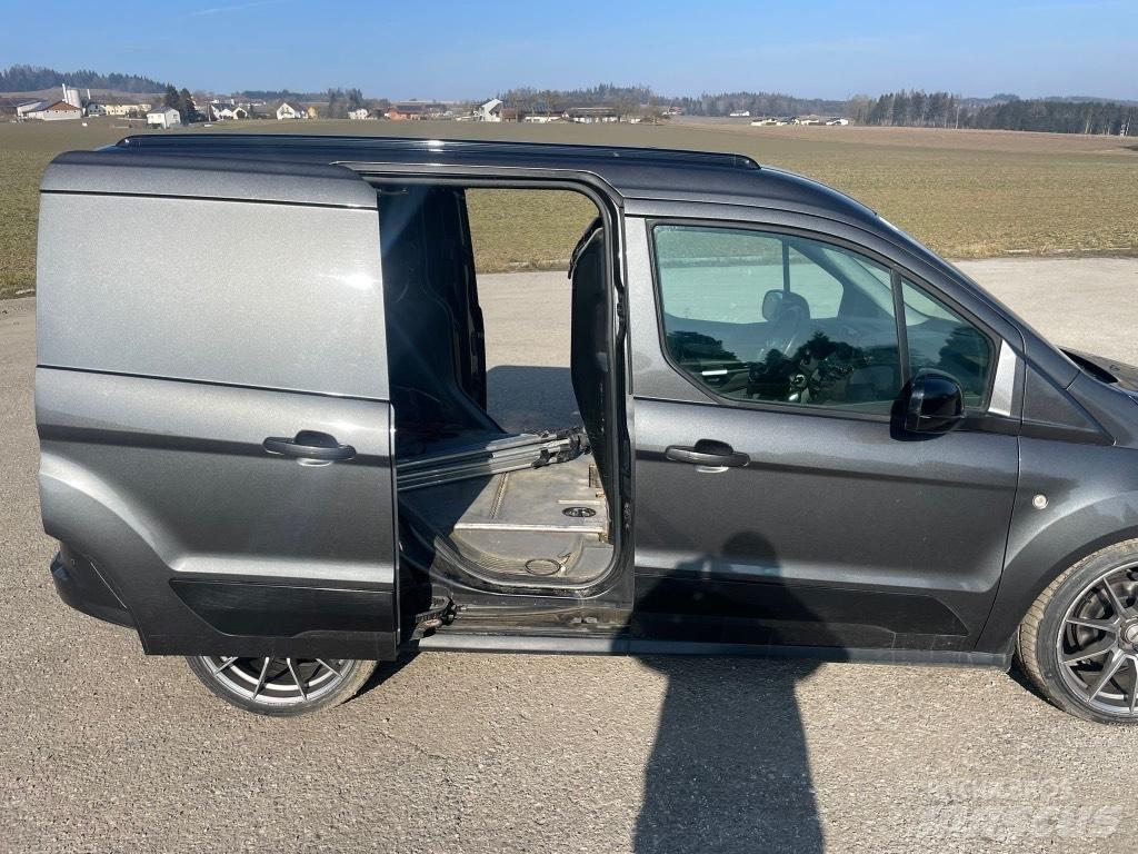 Ford Transit 車廂