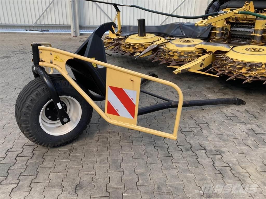 New Holland FR700 自走式飼料採集機