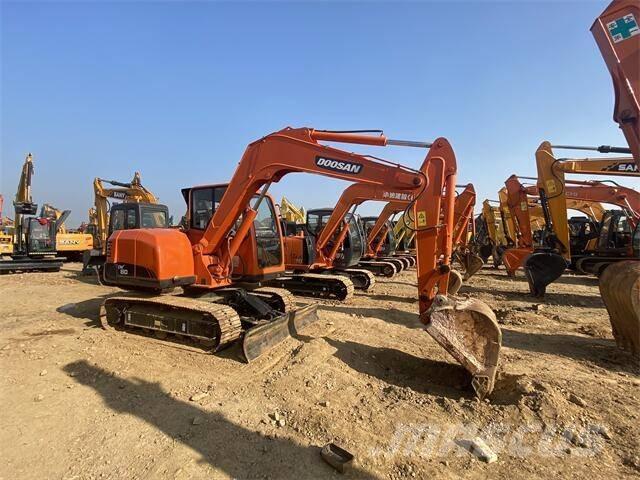 Doosan DX80 中型挖土機/掘鑿機/挖掘機 7t-12t