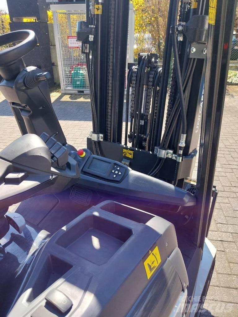 UniCarriers MX 25 電動堆高機