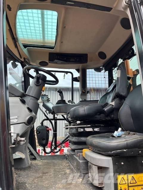 JCB Fastrac 4220 曳引機