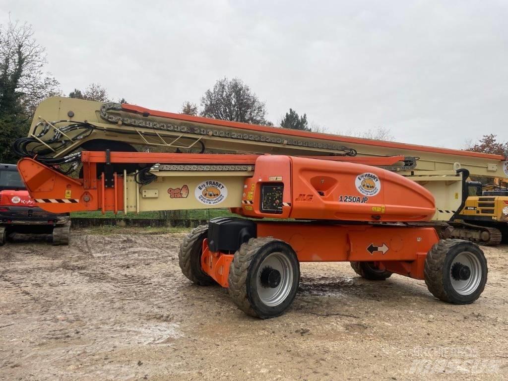 JLG 1250 AJP 曲臂高空作業車