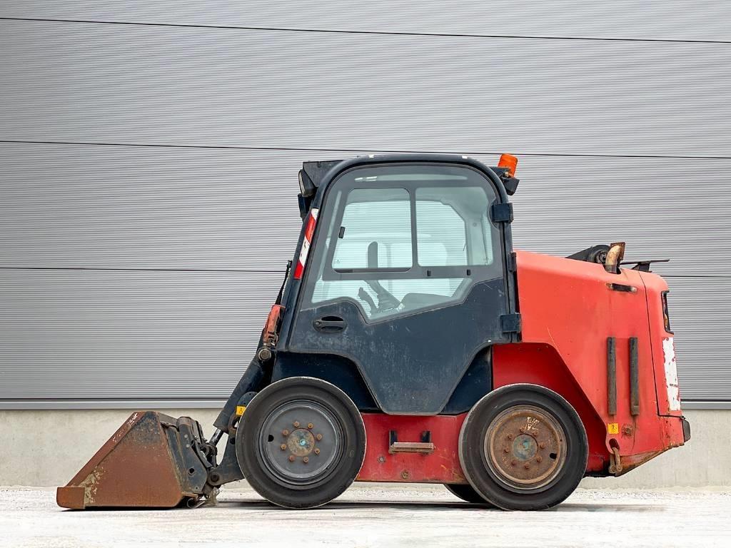 JCB R260 滑移轉向裝載機