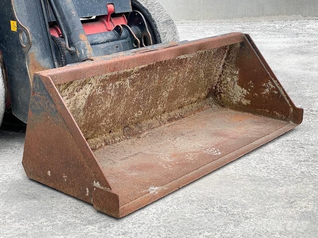 JCB R260 滑移轉向裝載機