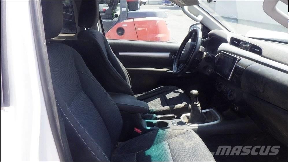 Toyota Hilux 4 皮卡.傳統半斗卡車/側卸板