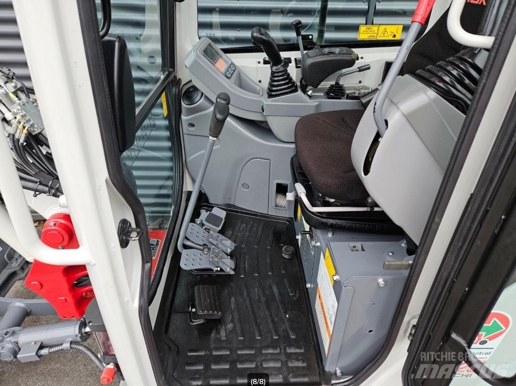 Takeuchi TB 225 小型挖土機/掘鑿機<7t(小型挖掘機)