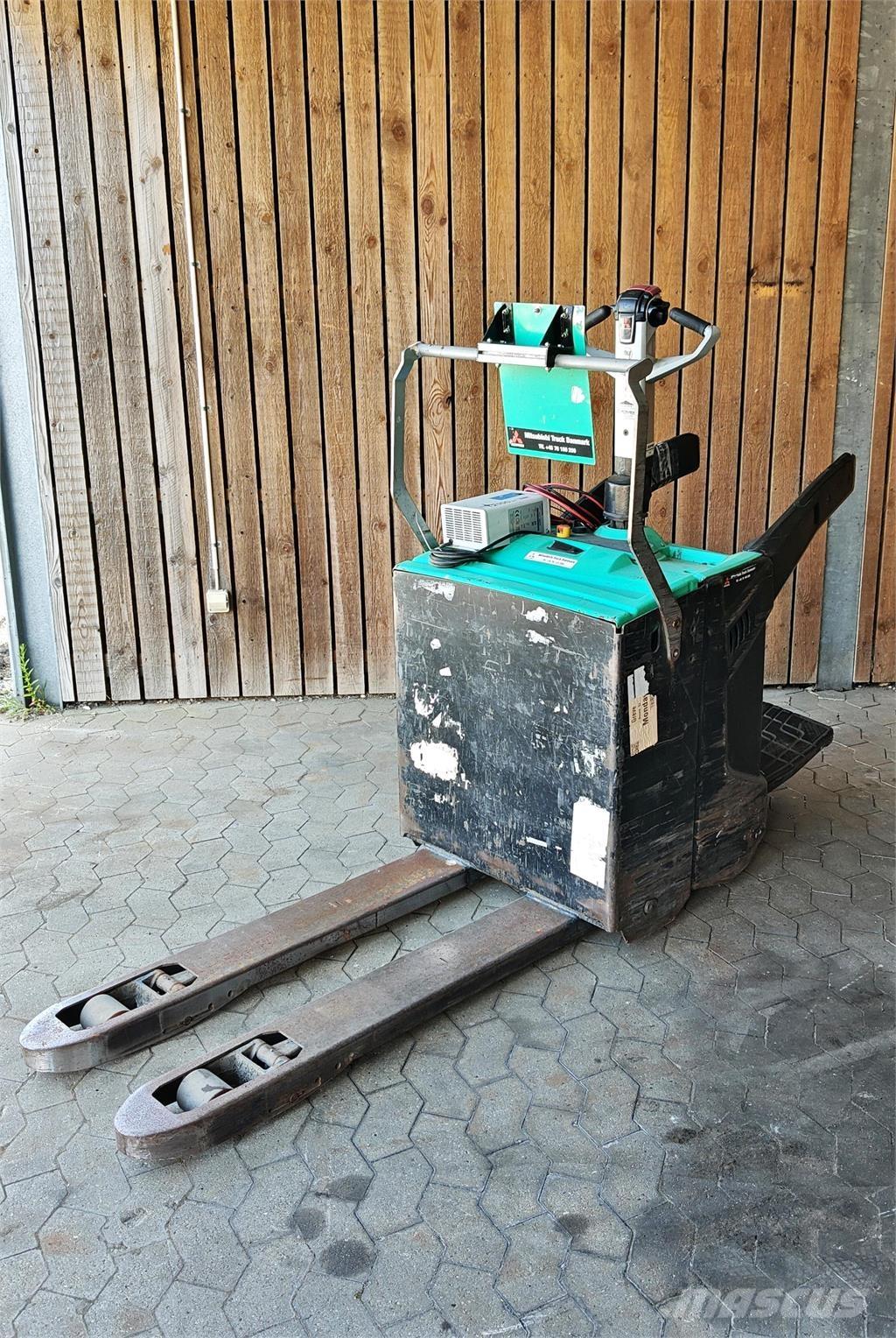 Mitsubishi PBV20N2 平台卡車