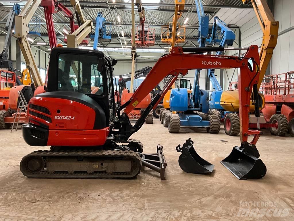 Kubota KX 042-4 小型挖土機/掘鑿機<7t(小型挖掘機)