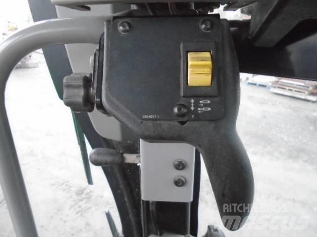 CAT 140 M 2 AWD 平土機