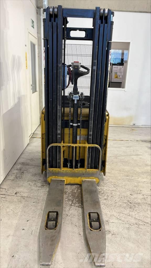 Yale MS 12 X 自走式堆積機