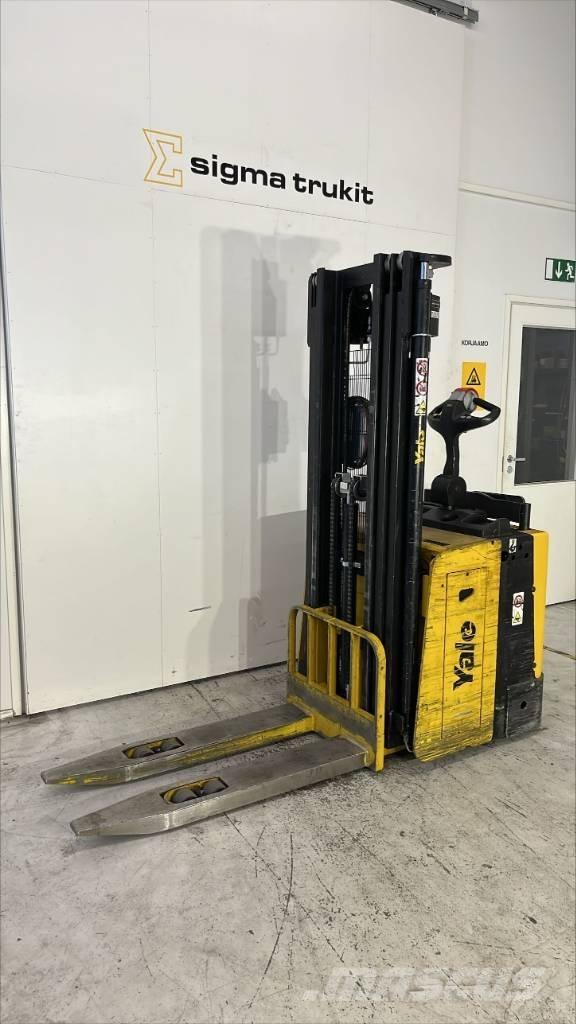 Yale MS 12 X 自走式堆積機