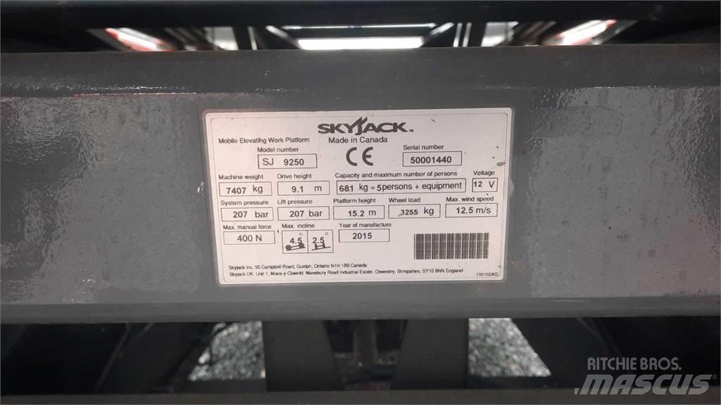 SkyJack 9250RT 剪式升降機