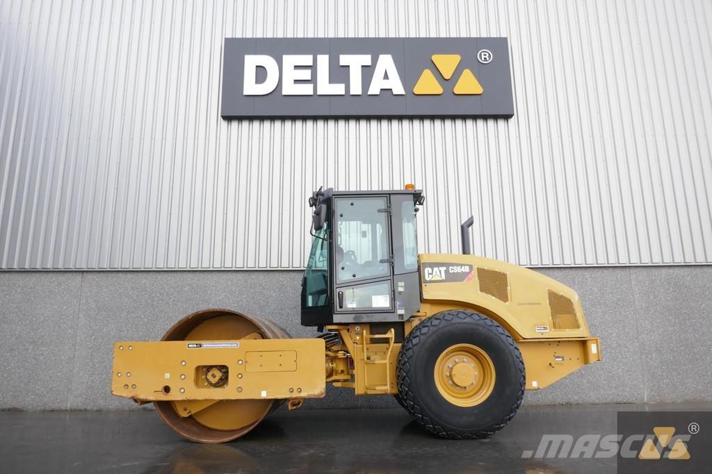CAT CS64B 單輪滾壓機