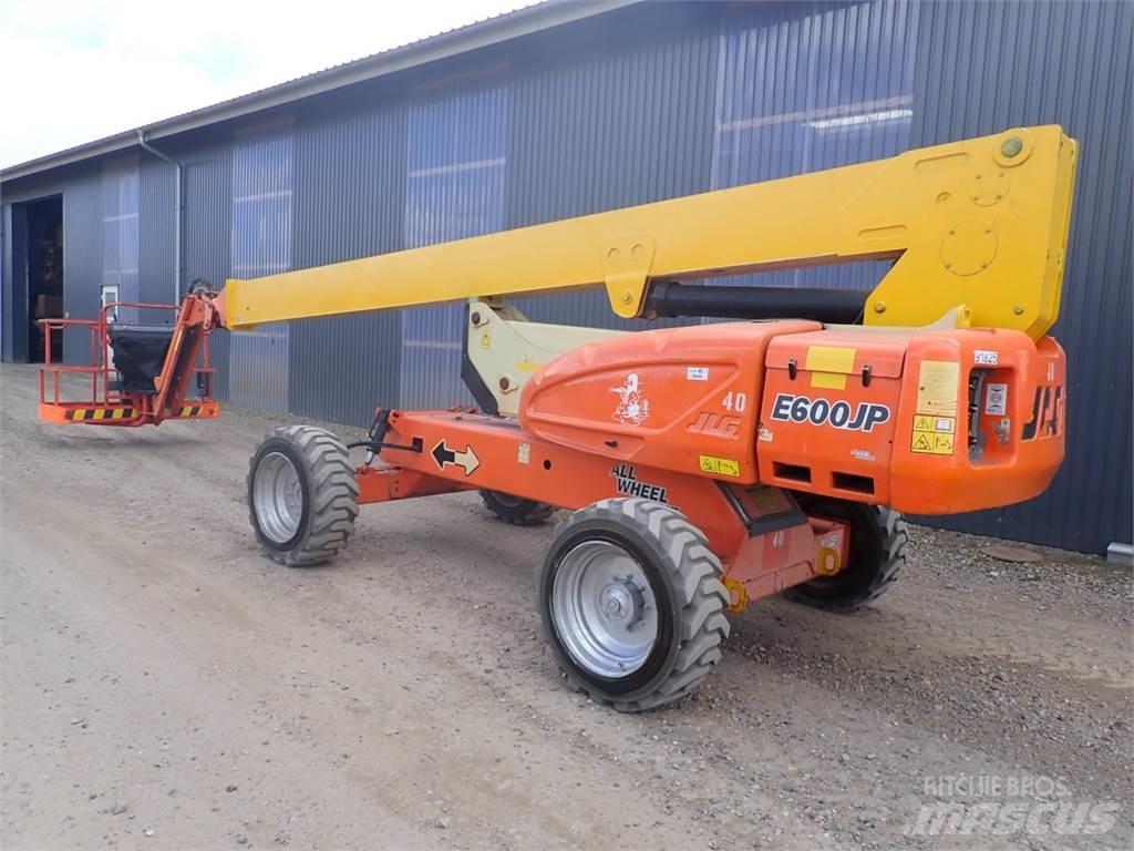 JLG E600JP 曲臂高空作業車