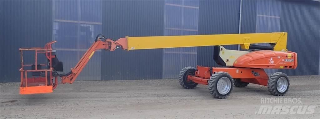 JLG E600JP 曲臂高空作業車