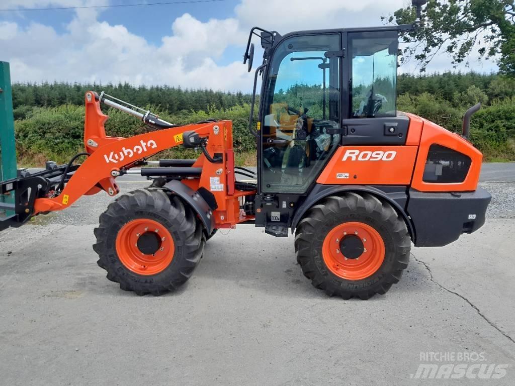 Kubota R 090 伸縮臂操作車