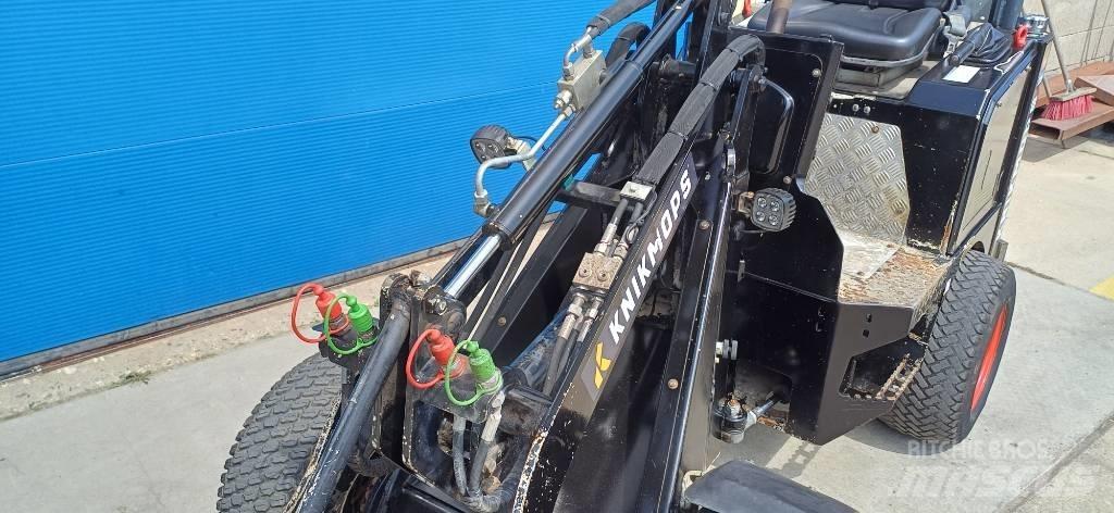Knikmops KM 100 輪胎式裝載機