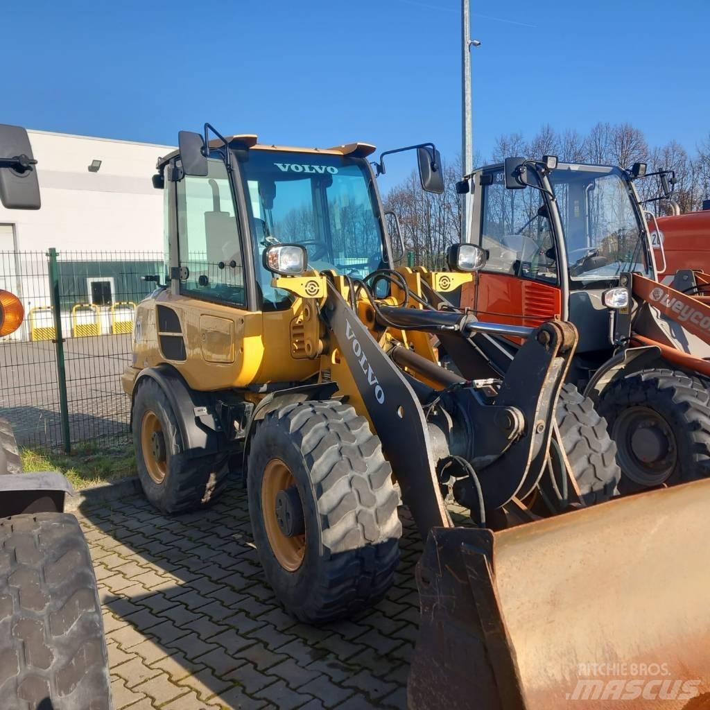 Volvo L 28 F 輪胎式裝載機