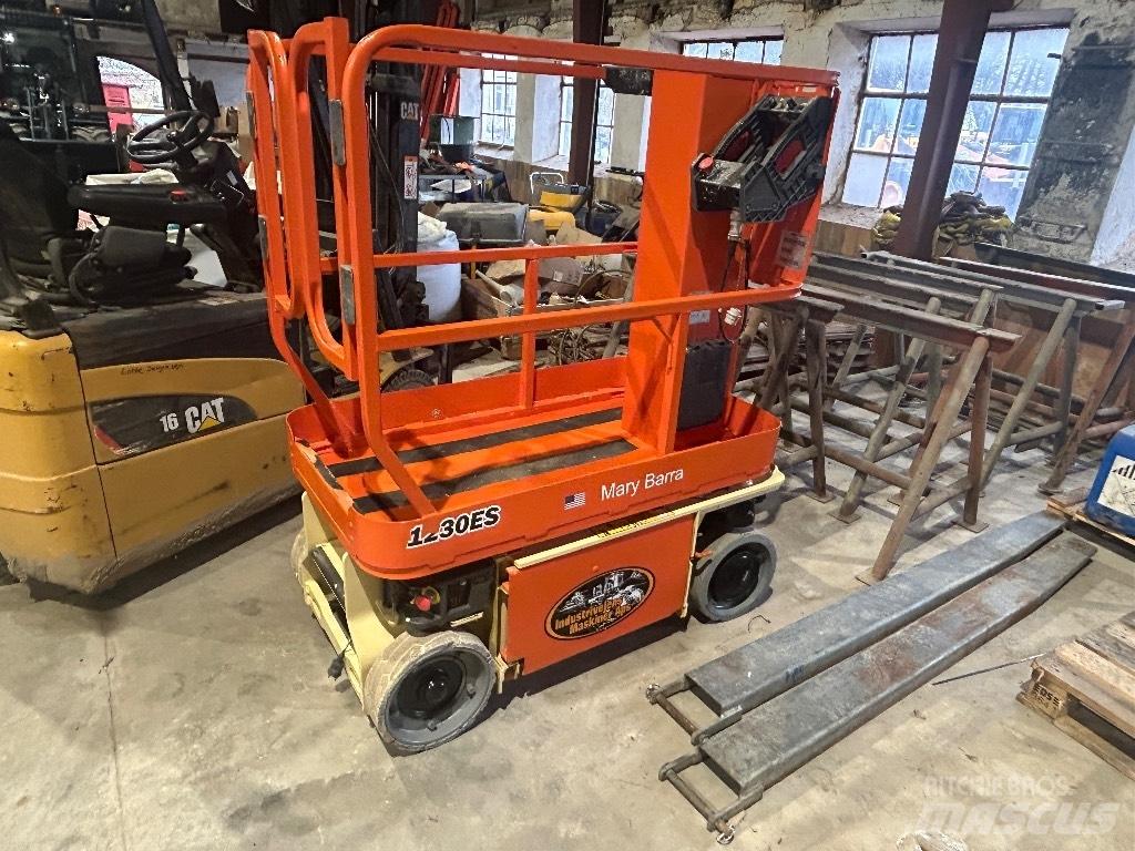 JLG 1230 ES 垂直升降工作台