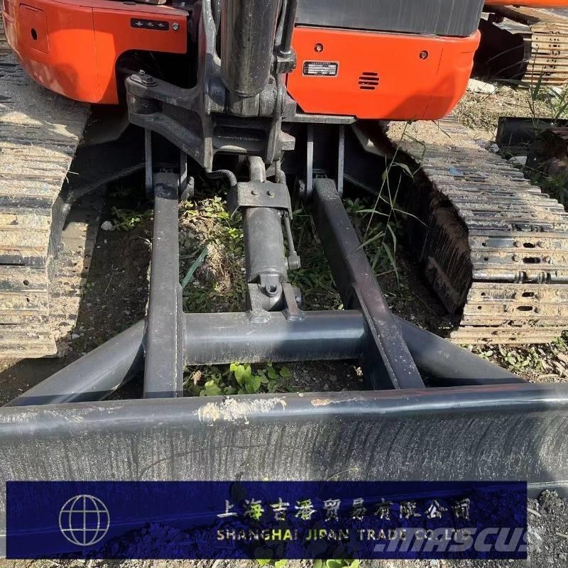 Kubota U 40 小型挖土機/掘鑿機<7t(小型挖掘機)