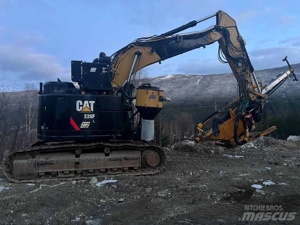 CAT 335 F L CR 鑽孔機