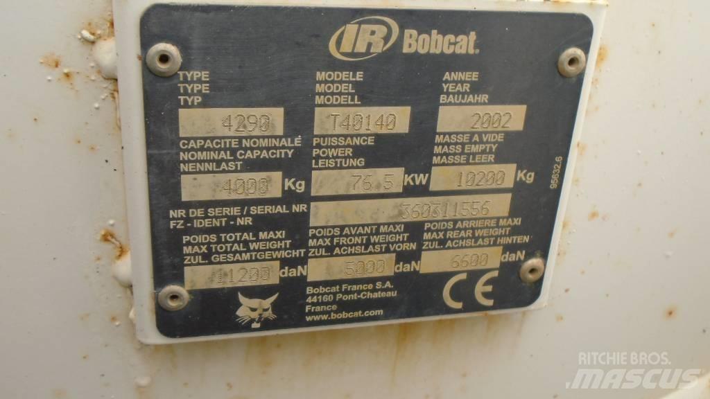 Bobcat T40140 伸縮臂操作車