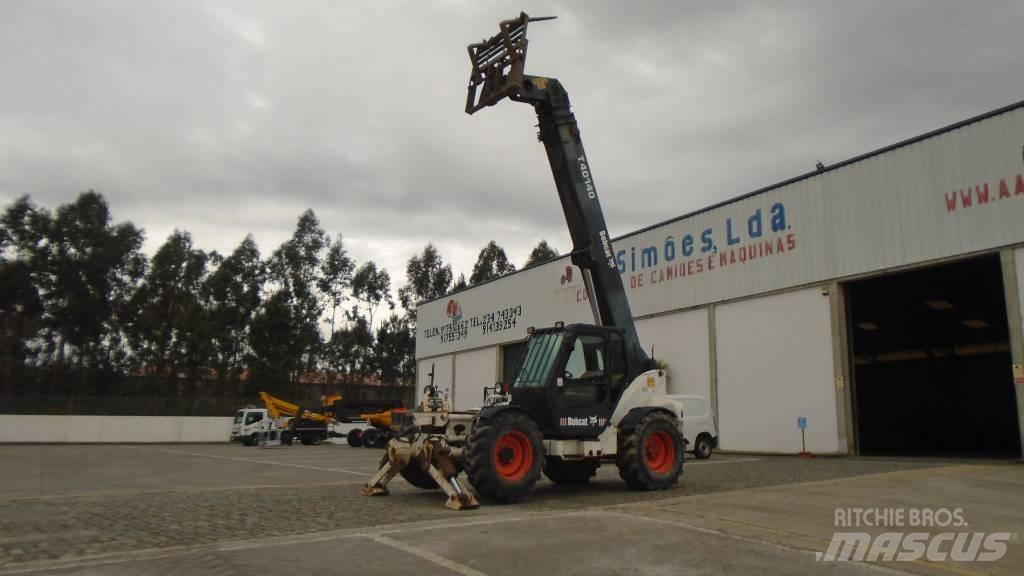 Bobcat T40140 伸縮臂操作車