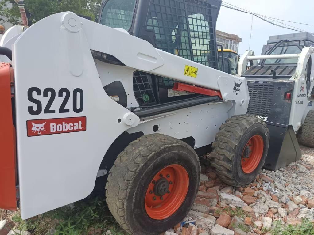 Bobcat S 220 滑移轉向裝載機