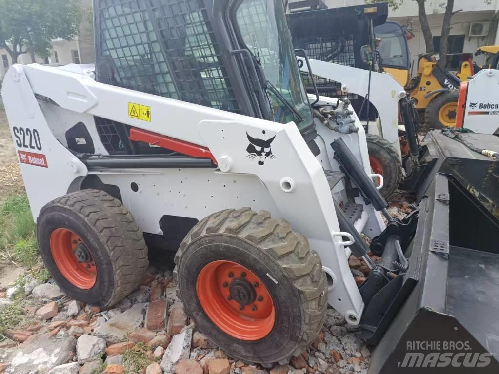 Bobcat S 220 滑移轉向裝載機