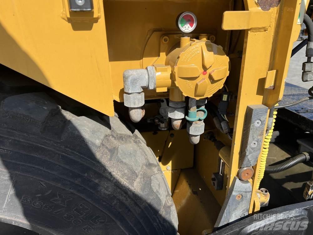 CAT AP 300 瀝青攤舖機/鋪路機