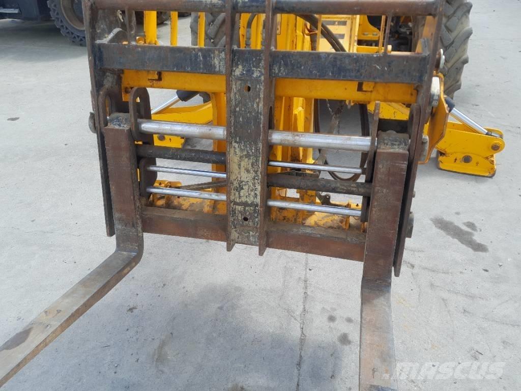 JCB 540-140 Hi-Viz 伸縮臂操作車