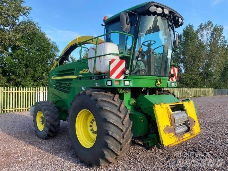 John Deere 7400 自走式飼料採集機