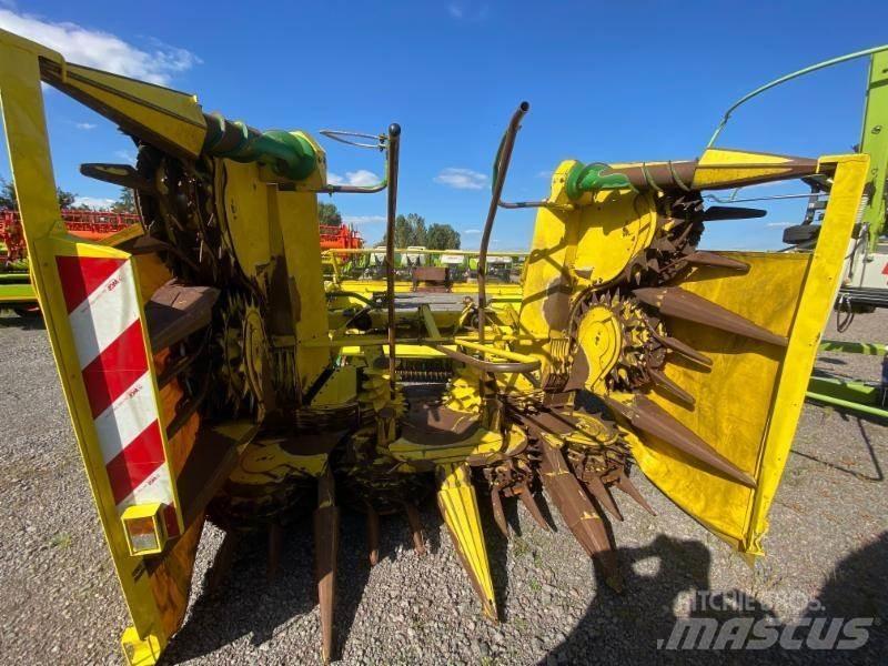 John Deere 7400 自走式飼料採集機